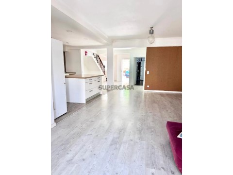 Moradia T4 em Charneca de Caparica e Sobreda, Almada