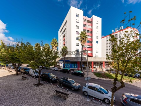 Apartamento T3 em Ramada e Caneças, Odivelas