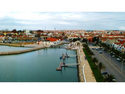 Prédio em Montijo e Afonsoeiro, Montijo
