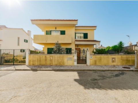 Moradia T4 em Azeitão (São Lourenço e São Simão), Setúbal