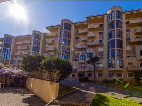 Apartamento 4 habitaciones en Mina de Água, Amadora