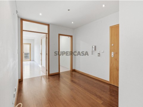Apartamento T3 em Mina de Água, Amadora