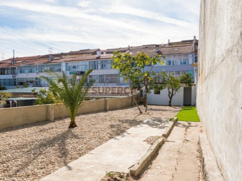 Apartamento T2 em Laranjeiro e Feijó, Almada