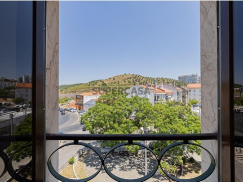 Apartamento T4 em Odivelas, Odivelas