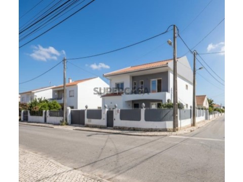 Moradia T4 em Charneca de Caparica e Sobreda, Almada