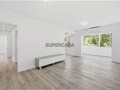 Apartamento T2 em Santo António dos Cavaleiros e Frielas, Loures