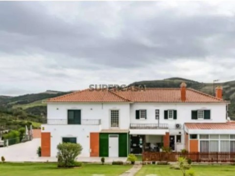 Moradia T8 em Bucelas, Loures