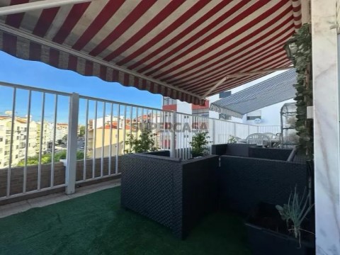 Apartamento T4 em Amora, Seixal