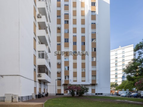Apartamento T2 em Corroios, Seixal