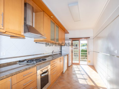 Apartamento T1 em Santo António dos Cavaleiros e Frielas, Loures