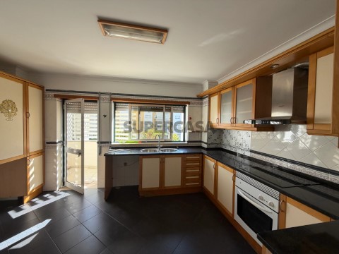 Apartamento T2 em Santo António da Charneca, Barreiro