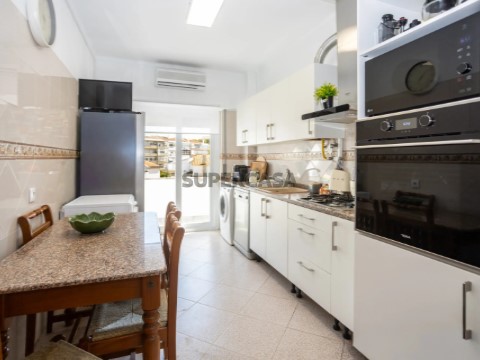 Apartamento T2 em Amora, Seixal