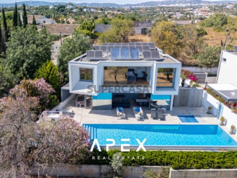 Villa T4 Triplex em Almancil, Loulé