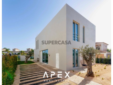 Villa T3 Duplex na Rua de Loulé, Santa Bárbara de Nexe