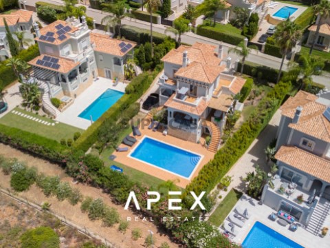 Villa T5 Triplex em Almancil, Loulé