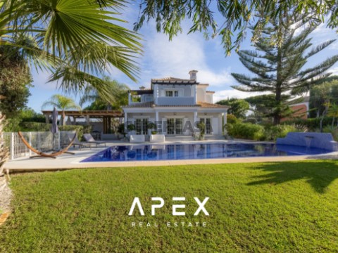 Villa T5 Triplex em Urbanização Fonte Algarve, Almancil