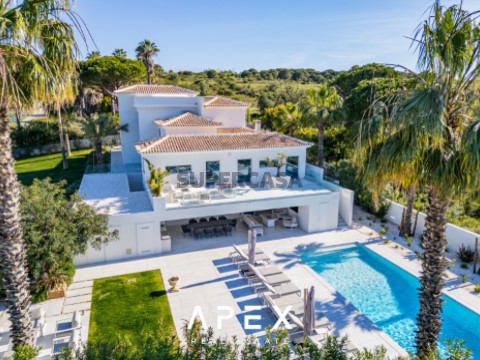 Villa T5 Triplex em Caminho das Ferrarias, Almancil com De luxo, Piscina