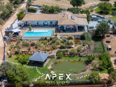 Villa T6 Duplex na Praceta Gil Eanes, Silves