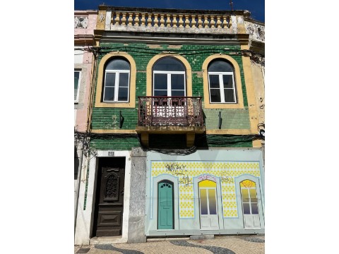 Prédio em Montijo e Afonsoeiro, Montijo