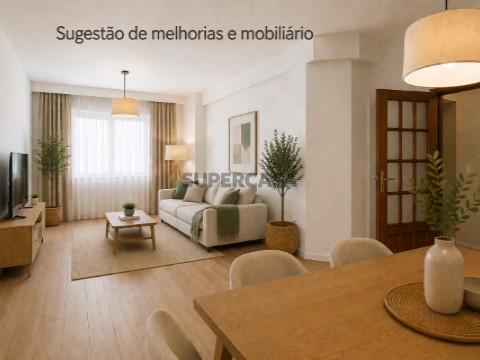 Apartamento T3+1 na Rua Augusto Machado, Costa da Caparica