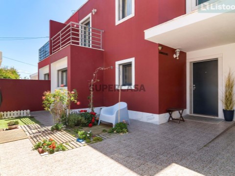 Moradia T3 em São Domingos de Rana, Cascais com Visita virtual, Garagem