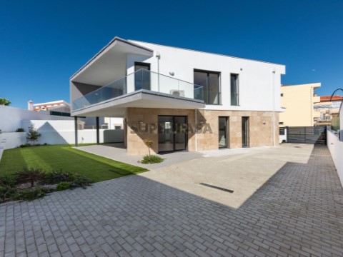 Moradia T4 em São Domingos de Rana, Cascais