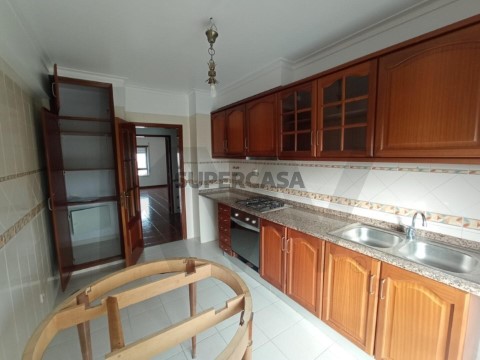 Apartamento T3 em Carregado e Cadafais, Alenquer