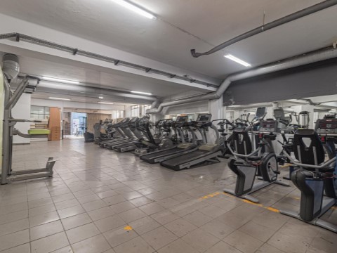 Garagem em Mina de Água, Amadora