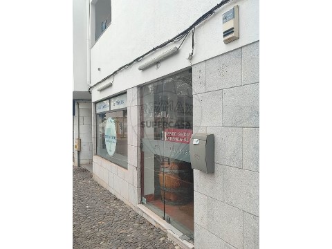Ladenlokal auf Santiago Maior e São João Baptista, Beja