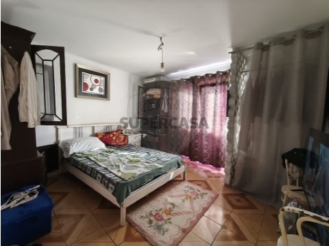Prédio em Salvador e Santa Maria da Feira, Beja