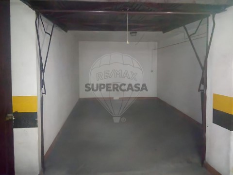 Garagem em Agualva e Mira-Sintra, Sintra