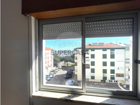 Apartamento T3 em Amora, Seixal