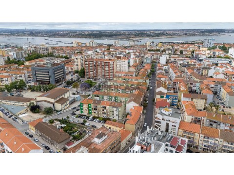 Moradia T2 em Alto do Seixalinho, Santo André e Verderena, Barreiro