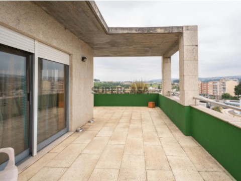 Apartamento T5 em Paredes, Paredes