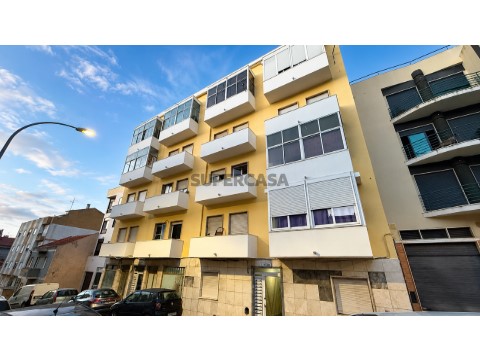Appartement 2 Chambres au Encosta do Sol, Amadora