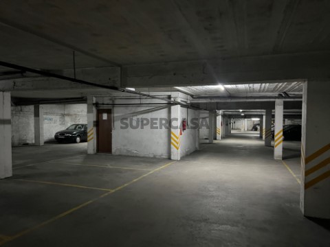 Garagem na Rua Ramalho Ortigão, Póvoa de Varzim
