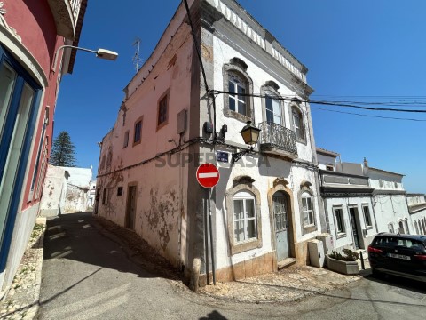 Gebouw Op Largo Humberto Delgado, Estoi