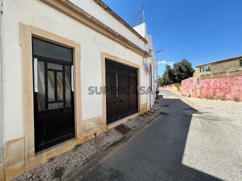 Moradia T2 na Rua da Horta Nova, Estoi
