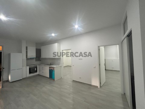 Apartamento T3+3 em Faro (Sé e São Pedro), Faro