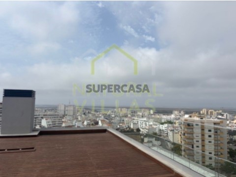 Apartamento T4 na Avenida Calouste Gulbenkian, Faro (Sé e São Pedro)