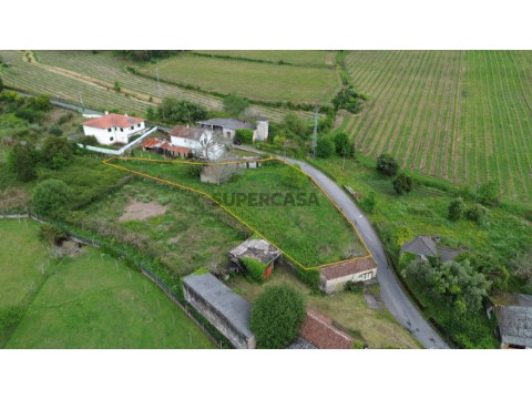 Terreno Urbanizável com 1.400 m² (Possibilidade de Destaque) - Moreira do Lima - Ponte de Lima