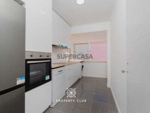 T1+1 Totalmente Remodelado | Cozinha Equipada | Pronto a Habitar | Odivelas