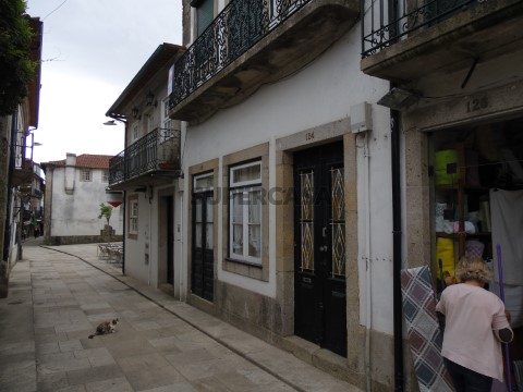 Moradia T4 na Rua Mouzinho de Albuquerque, Valença, Cristelo Covo e Arão