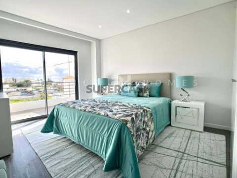 Apartamento T3 em Quelfes, Olhão