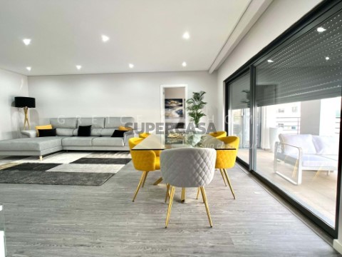 Apartamento T3 em Quelfes, Olhão