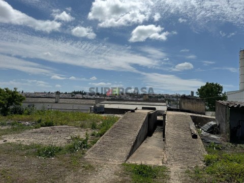 Armazém em Salvador e Santa Maria da Feira, Beja