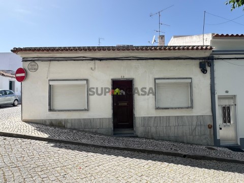 Moradia T2 em Salvador e Santa Maria da Feira, Beja