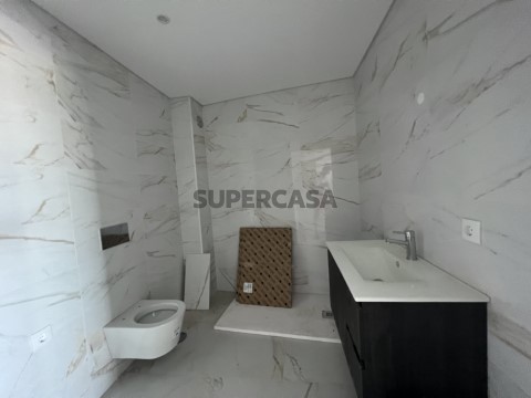 Apartamento T2 Novo em Construção em Santa Marta do Pinhal