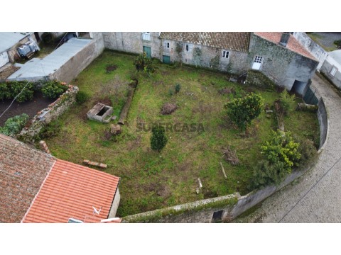 Casa de Campo com muitas Areas para habitaçao, galerias com areas para projetos e quintal Murado !