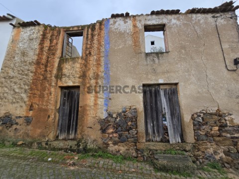 Moradia Casa de Campo para Recuperar em Salgueiro do Campo.